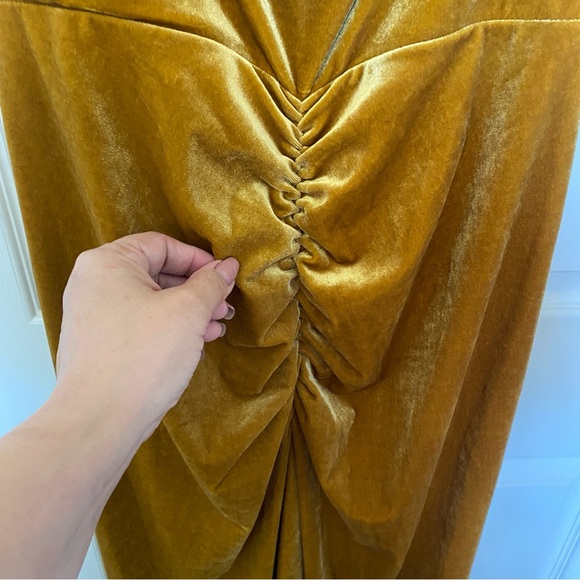 Zarr Collection Ruched Velvet Dress - Picture 7 of 15